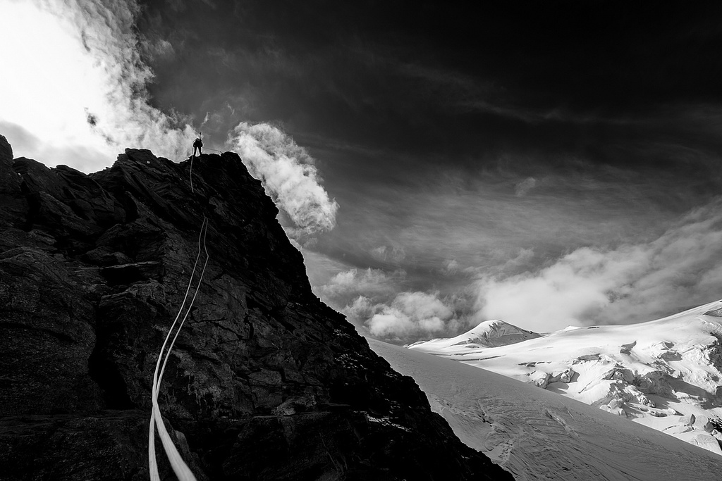 Sestupujeme k hřebeni Fortezza