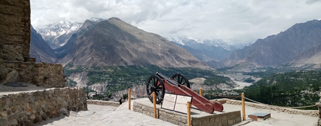 První den v Aliabadu a shlédnutí starobylého hradu v Karimabadu