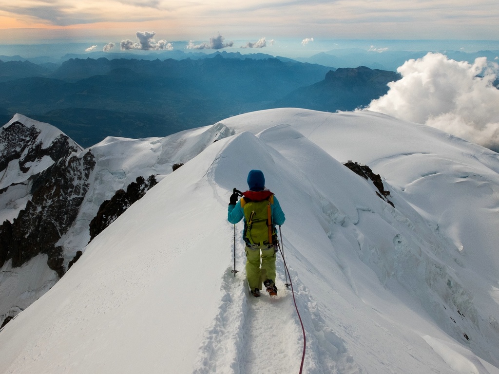 Na sestupu z Mont Blancu normálou přes hřeben Bosses