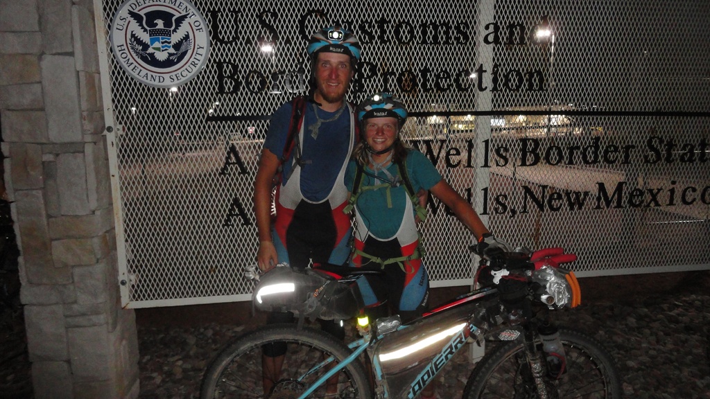 Markéta Peggy Marvanová s přítelem - v cíli závodu Tour Divide