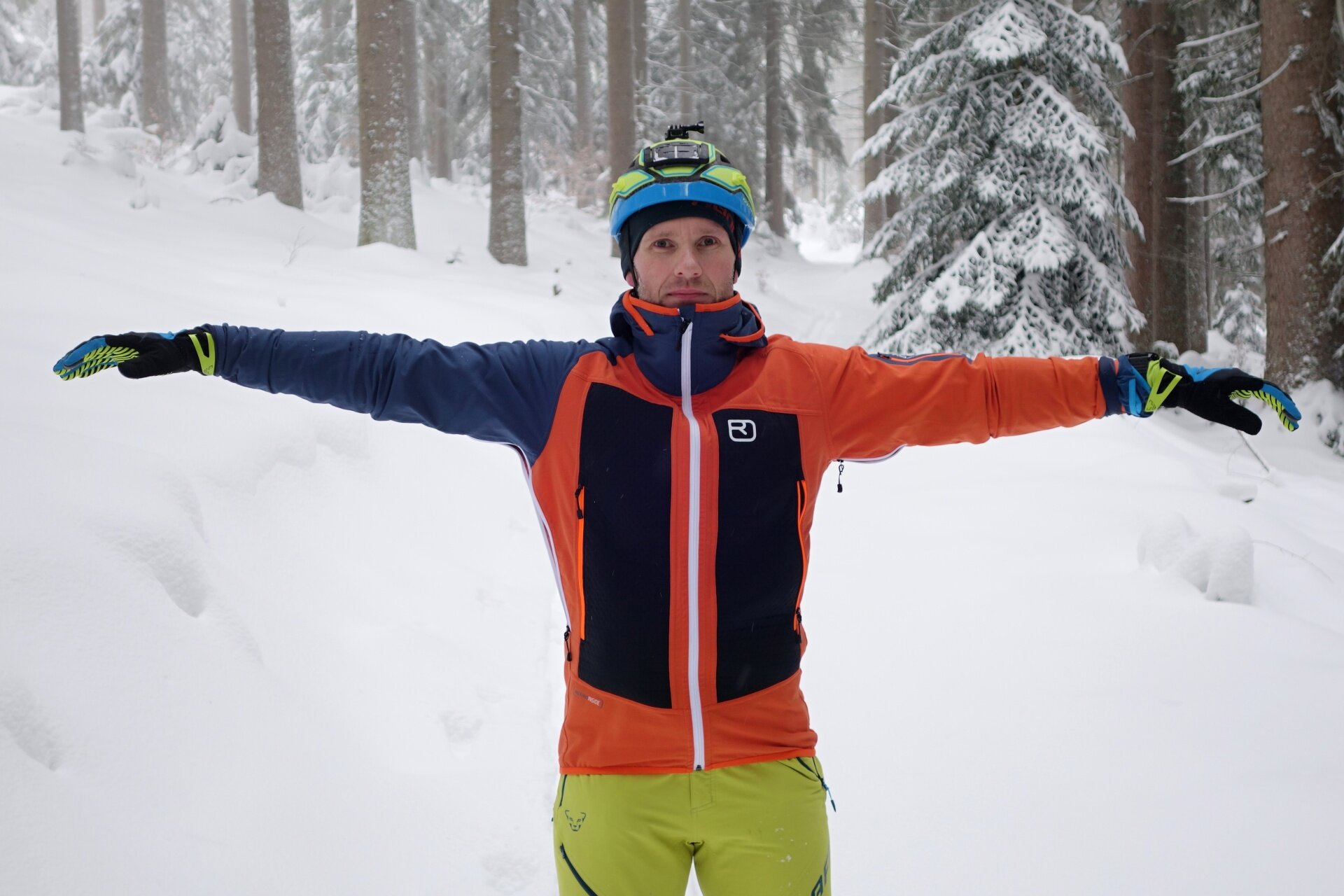 Ortovox Col Becchei jacket Ergonomický střih a velmi strečový materiál dělají z bundy Col Becchei velmi flexibilního společníka