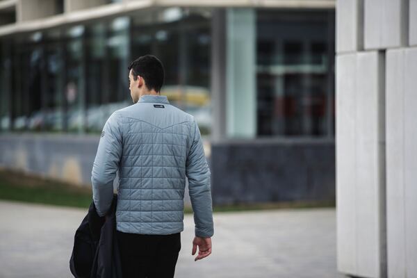 Přechodovou bundu neboli zateplovačku užijete v chladných dnech i ve městě