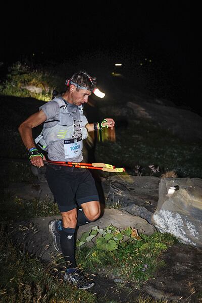 Čelovka BLACK DIAMOND DISTANCE 1500 - drží na hlavě i v&nbsp;technickém terénu