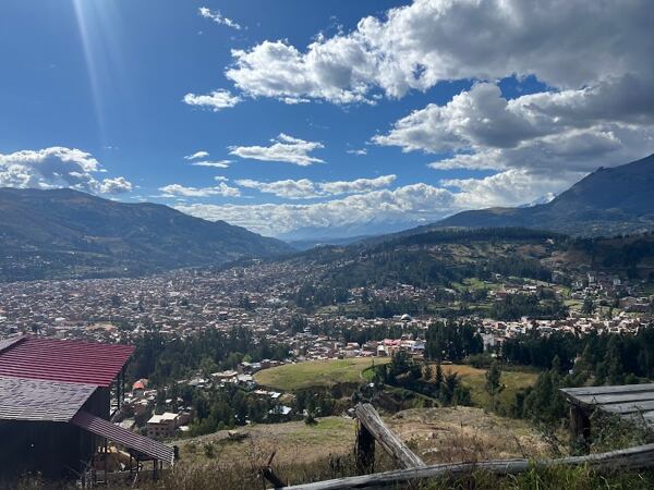 Huaráz - sto dvacet tisíc lidí žijících v podhůří Bílých Kordilér