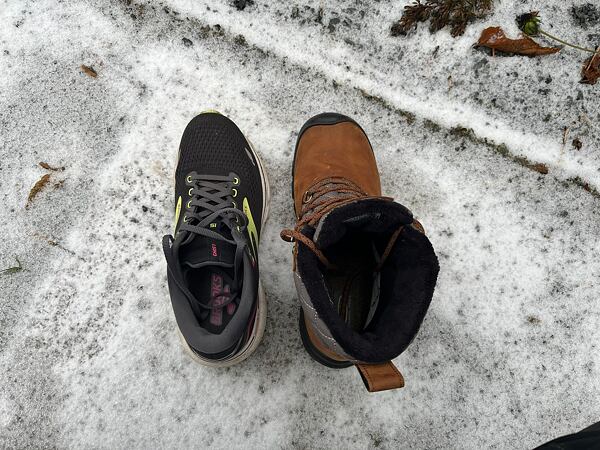 Dámské zimní boty KEEN GRETA BOOT II WP – v porovnání s běžeckou botou EU 40 nepůsobí vůbec robustně a těžce