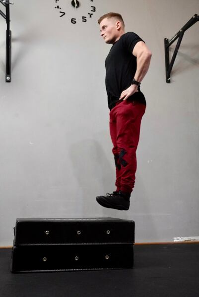 A2 VÝSKOKY NA BEDNU Z PODŘEPU: 4x 6-10x