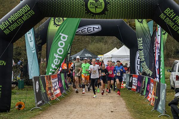 Jeden pár modelu SEEK můžete i vyhrát, stačí mít štěstí při losování ze startovních čísel