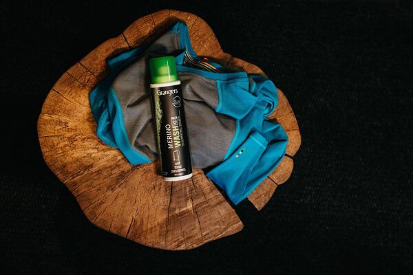 Grangers přípravky na praní oblečení z merino vlny obsahují výtažky z cedru pro odpuzování molů