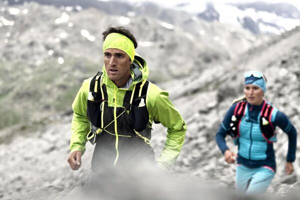 Zejména v horách se počasí mění velmi rychle, proto si na výběh vemte vestu či batoh nejen s pitím, ale i nepromokamou bundou