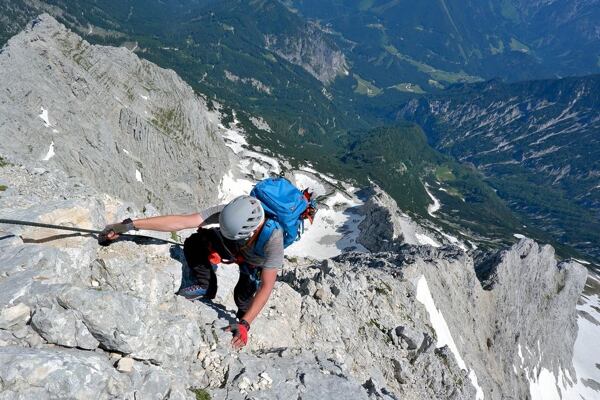 Počítejte s tím, že pokud k nástupu do ferraty musíte zdolat spoustu výškových metrů, už vám to ubere něco sil