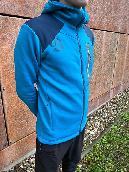 Bunda Ternua Janpur Hood - vysoký límec s&nbsp;ochranou zipu