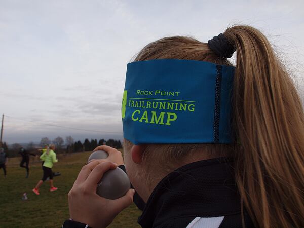 Silový trénink pod dohledem Gusty Červeného nechybí ani na Rock Point běžeckých kempech