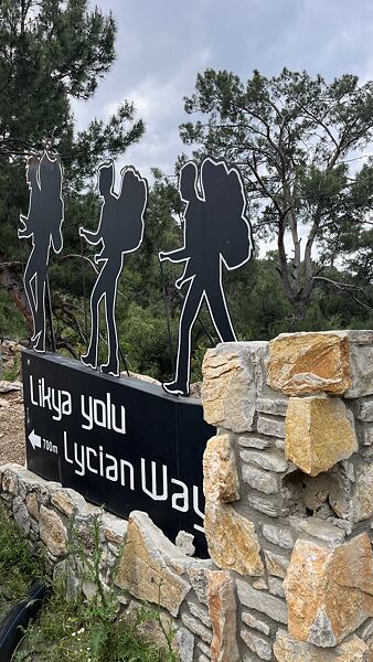 Oficiální začátek Lýkijské stezky je sice až v&nbsp;Ovacik, nicméně úsek mezi Fethiye a Ovacik je velmi zajímavý a bylo by škoda se o něj ochudit a minout jej