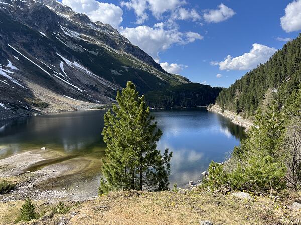 Tak takhle krásné počasí bylo měsíc před startem závodu - jezero Grünsee v prvním stoupání 35km trasy 