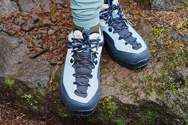 Dámské turistické boty GARMONT AKRON GTX – šířka ve špičce je dostatečná a při chůzi z kopce mají prsty dost prostoru