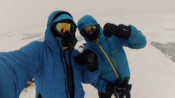 Daniel Kolek a Jan Haráč po úspěšném přechodu (ne)zamrzlého Bajkalu