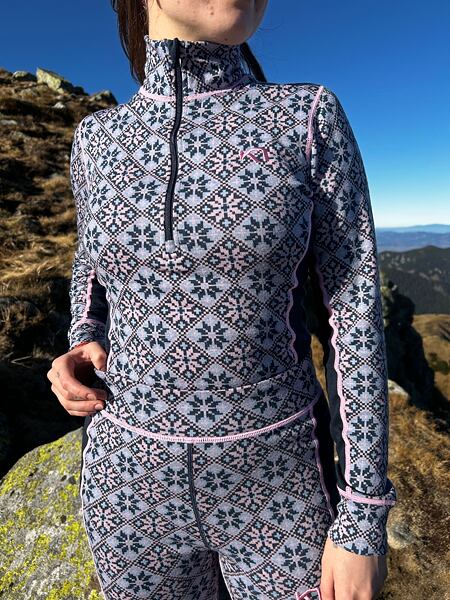 Triko Kari Traa Rose Half Zip Baselayer Top Lady a spodky Kari Traa Rose High Waisted Baselayer Pants Lady – hezky padnoucí přilnavý střih   