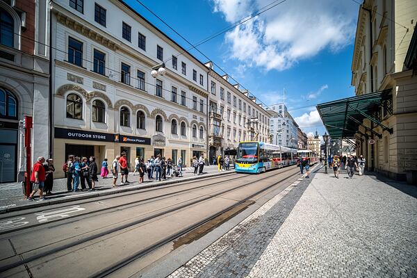 Rock Point prodejna v Havlíčkově ulici je přímo proti vstupu do Masarykova nádraží