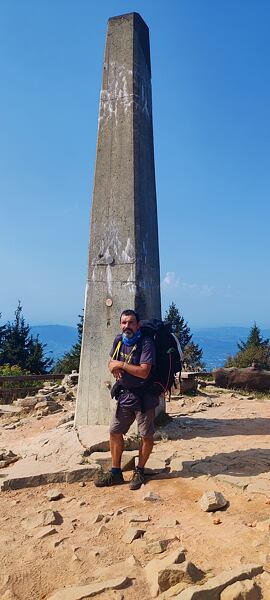 Vrchol Lysé hory musíte zdolat při putování severní částí Stezky Českem