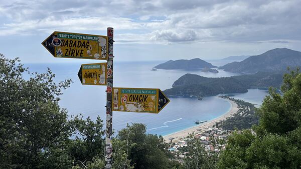 Na Lýkijské stezce procházíte kolem mnoha pláží