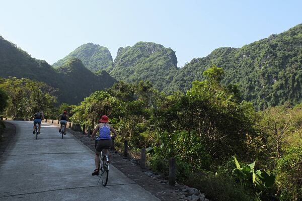 dobrodruzstvi-v-zatoce-halong-bay