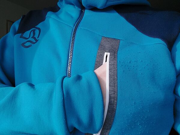 Bunda Ternua Janpur Hood - bezešvá náprsní kapsa na zip