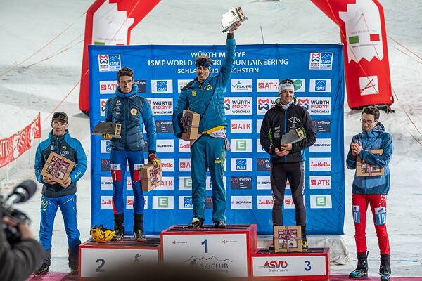 Vítěz SP ve skialpinismu v rakouském Schladmingu - Španěl Oriol Cardona Coll, druhý Thibault Anselmet, třetí Maximiliene Drion