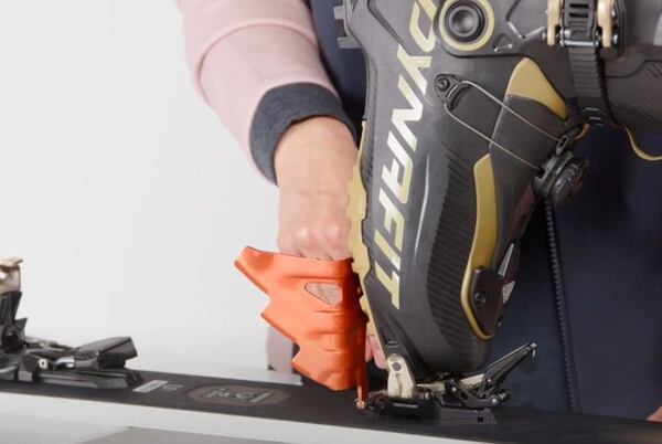 Umístění stoupacího železa shora k vázání Ridge - rychlé, snadné