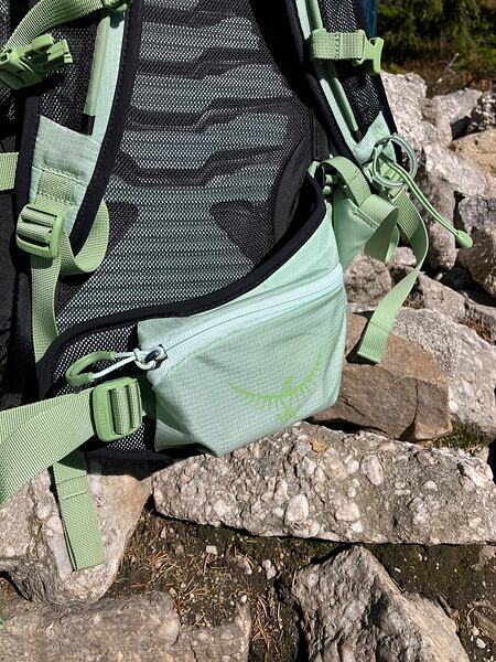 Batoh Osprey Tempest 22 Lady – velká kapsa na bederním popruhu po obou stranách