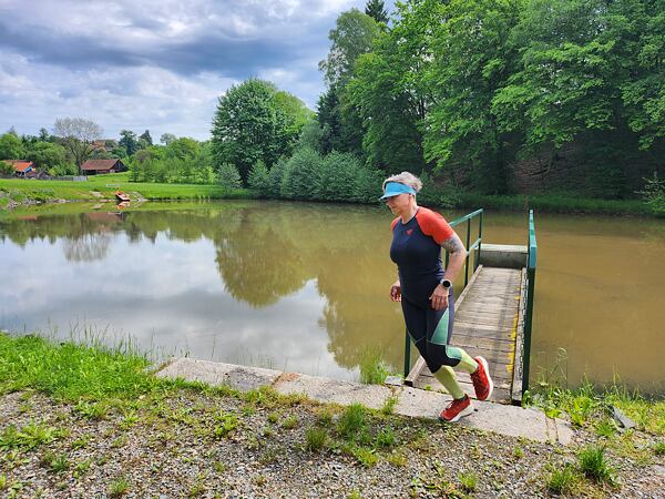 Dámské běžecké boty Salomon Aero Glide 3 GRVL – lehké boty kombinující pohodlí, tlumení a přilnavost na šotolině i silnici