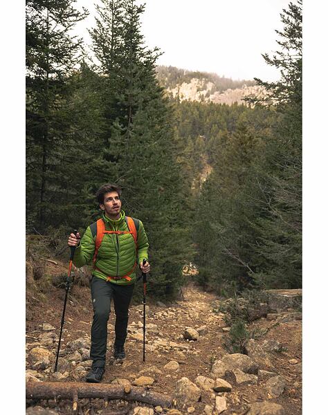 Zateplovací bunda je vhodná do chladu nejen při turistice