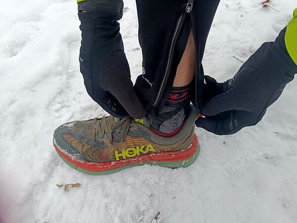 Kalhoty Ronhill M Tech Winter Tight Man – rozepínání na dolních koncích nohavic