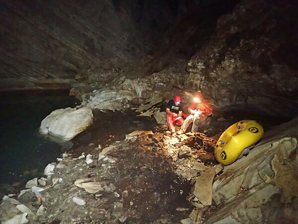 Albánie, Expedice Neuron Atmos 2024 - příprava na skenování jezera Atmos