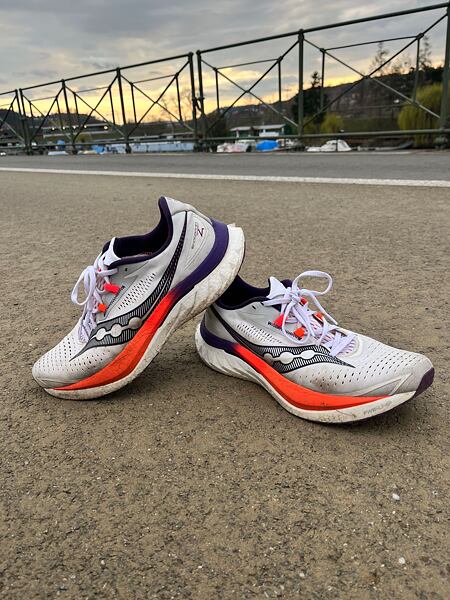 Pánské běžecké boty Saucony Endorphin Speed 4 – velmi dobře tlumené boty pro rychlejší a tempové běhy