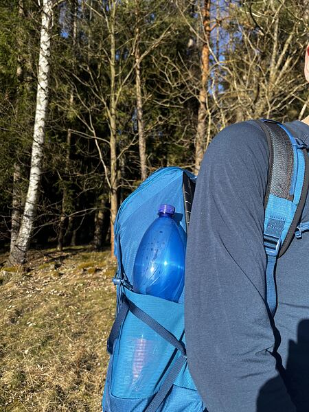 Batoh Osprey Talon 26 Man – boční síťovaná kapsa na lahev