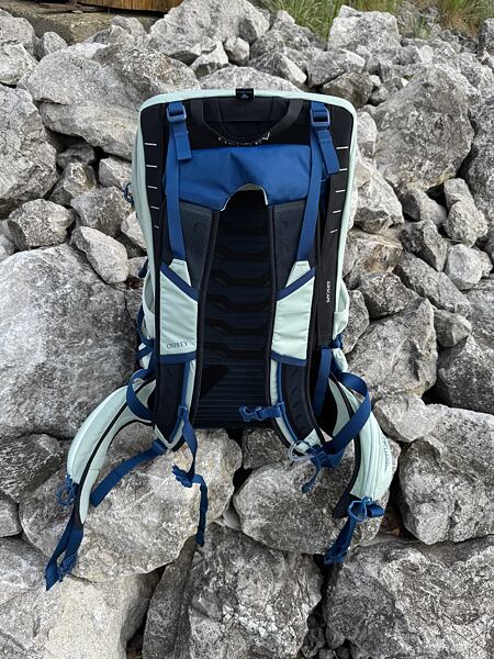 Batoh Osprey Talon 11 Man – zádový panel AirScape s EVA pěnovým polstrováním 