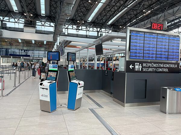 Self service kiosky v Praze na letišti Václava Havla