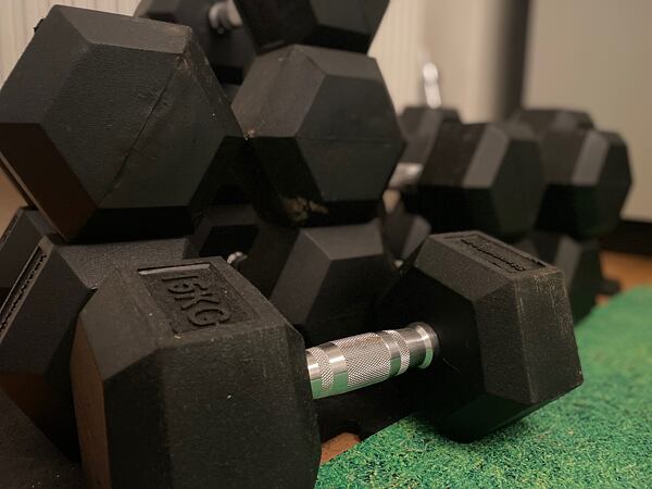 Že se ženy silovým tréninkem příliš „osvalí“ je jen mýtus