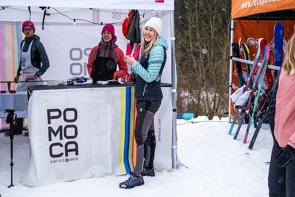Stánek značky Pomoca, partnera akce Rock Point Šumavský rys se vám postaral o skialpové pásy a poradit s péčí a údržbou