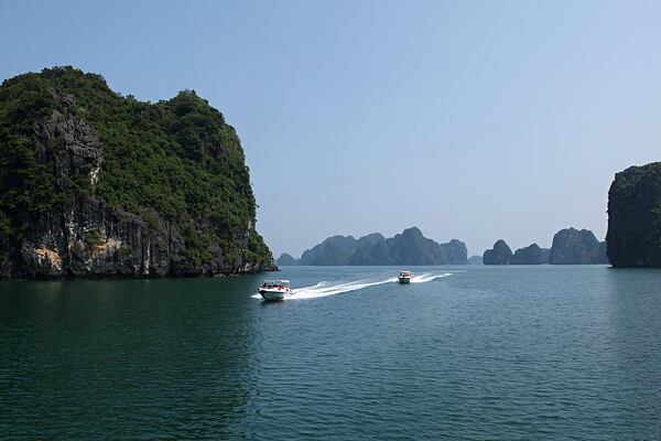 dobrodruzstvi-v-zatoce-halong-bay