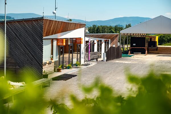 Místo akce je poblíž pokladen ve skiareálu Kraličák