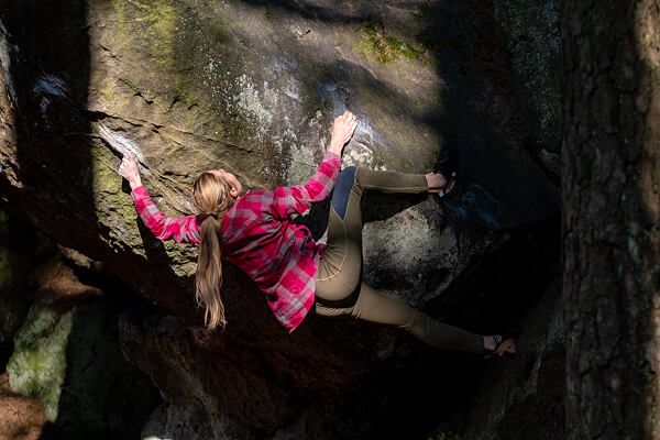Pogumovaná špička lezečky se hodí na bouldering a lezení v převise