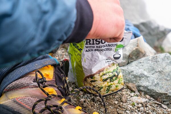 Stačí uvařit vodu, počkat 10 minut a jídlo je připraveno