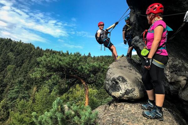 Via Ferrata nebo-li zajištěná cesta patří již mezi velmi oblíbené sportovní aktivity