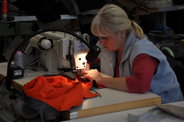 Zlaté české ručičky - výrobní hala Tilak