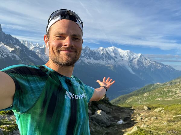 Kšiltovka NNormal HIKE CAP Uni a triko NNormal M RACE T-SHIRT Man