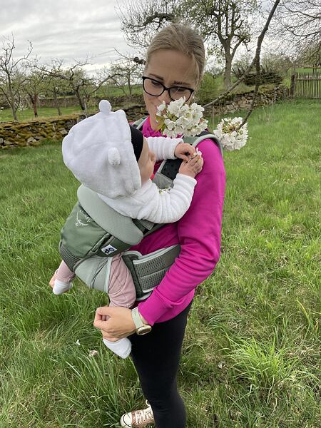 Sedačka Osprey Poco Soft Child Carrier Uni – ideální na denní výlety a rychlé přesuny díky snadnému nasazení a skladnosti