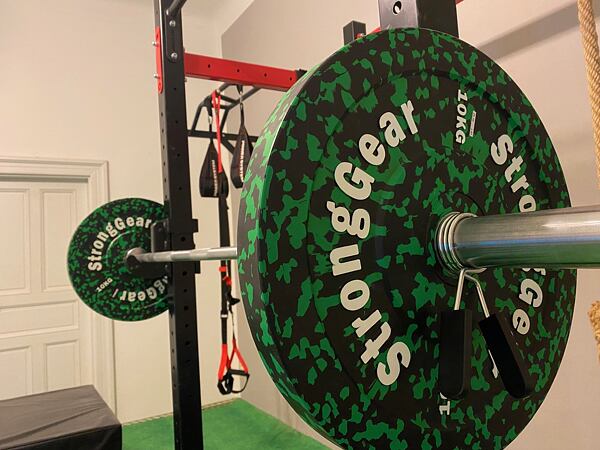 Trénovat sílu můžete v gymu i doma