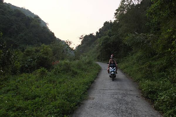 dobrodruzstvi-v-zatoce-halong-bay