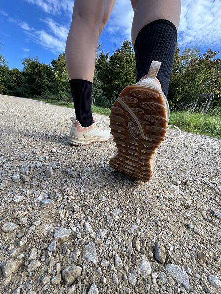 Dámské turistické boty KEEN ZIONIC NXT WP – podešev na většině površích drží a v botě se cítíte bezpečně a stabilně